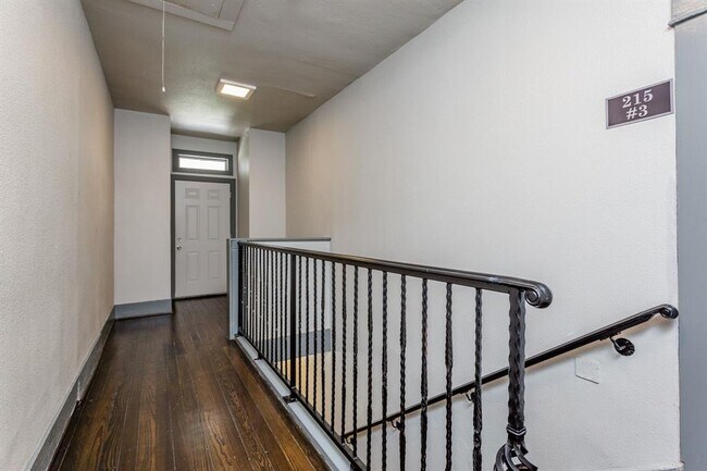 Building Photo - 215 N Milby St