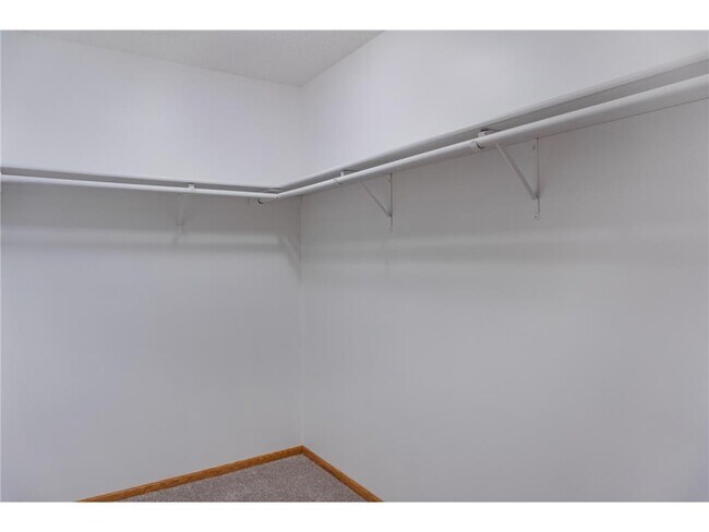 Building Photo - 112X Crystal Pl W