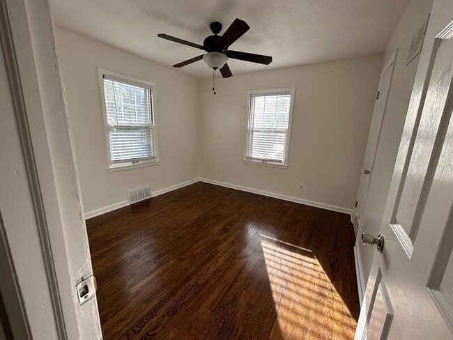 Building Photo - 6321 W 57th Terrace