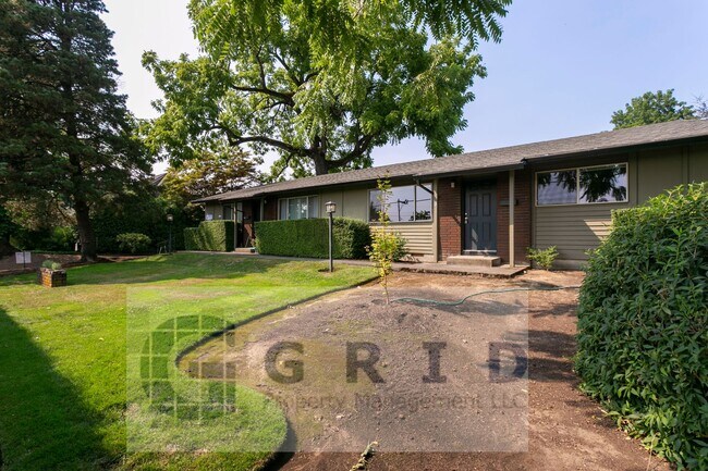 Building Photo - Gorgeous 2 Bedroom Apartment in Mt. Tabor - $500 MOVE IN SPECIAL!