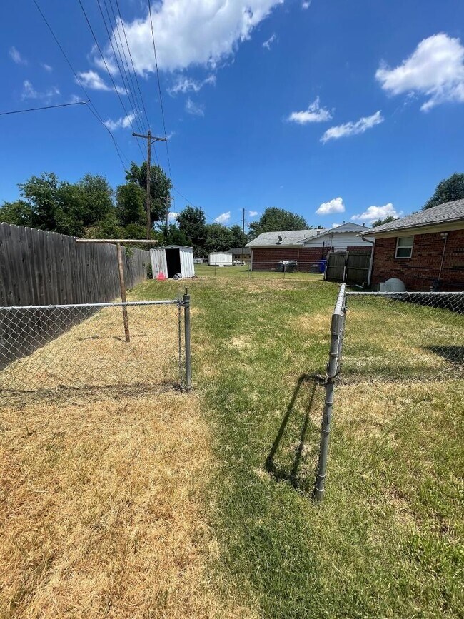 Building Photo - Adorable 4 Bedroom Home For Lease