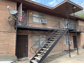 Building Photo - 3405 Drew St