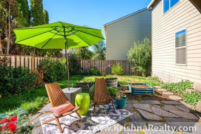 Building Photo - Beautiful 4 BD* 2.5 BA* Single Family Home...