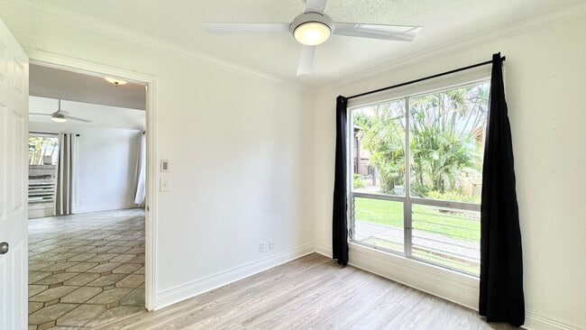 Building Photo - Available NOW - 4 BED, 2.5 BATH w/ 2 PARKING in Haiku Gardens (Kaneohe)