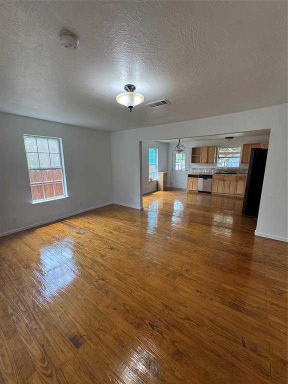 Building Photo - 5010 Elm St