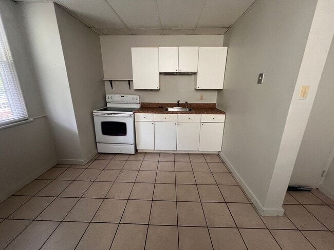 Building Photo - Carnegie - 1 Bedroom 1 Bathroom - Updated ...