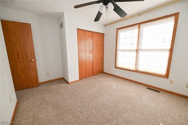 Building Photo - 320 Chadwick Dr