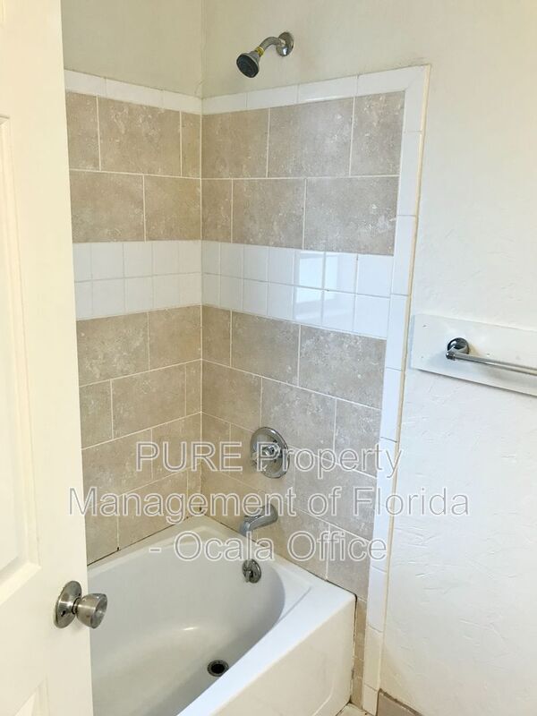 Building Photo - 11560 SE 58th Ave