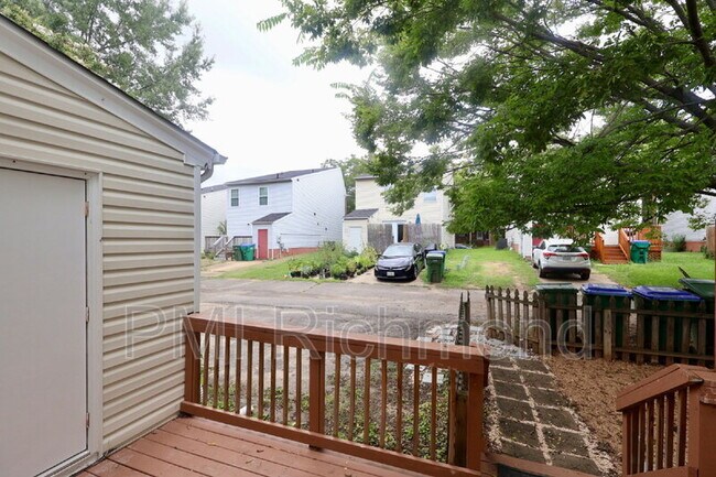 Building Photo - 1512 Lakeview Ave