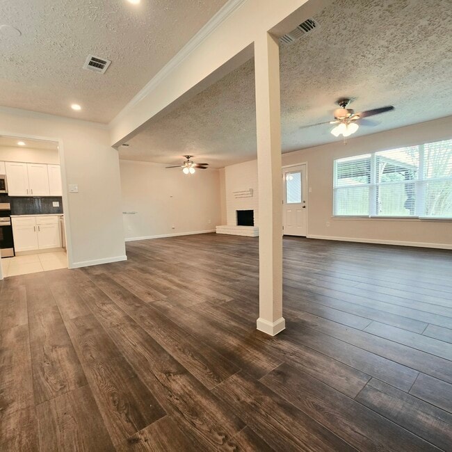 Building Photo - 14211 Sylvia Dr