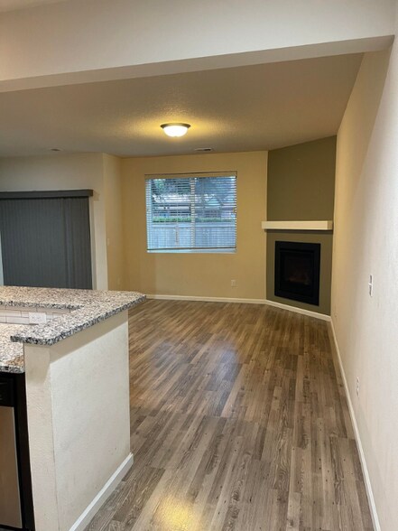 Building Photo - 11317 NE 116th Ct