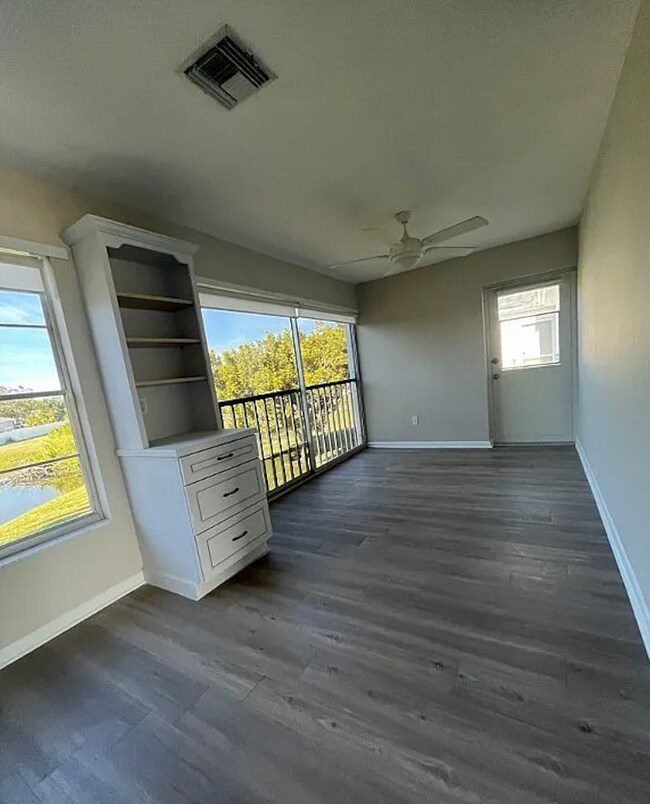 Building Photo - 6824 Sandtrap Dr N