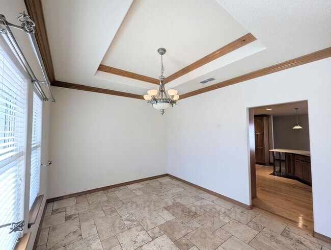 Building Photo - Luxurious Relaxation in Raintree