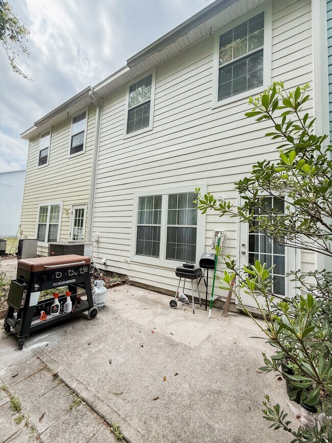 Building Photo - 23 Old Courthouse Way