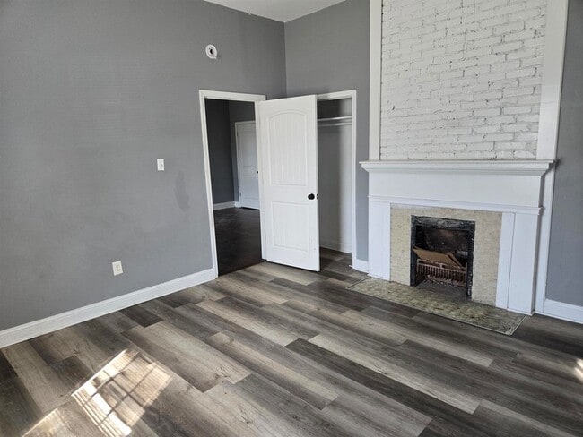 Building Photo - 142 Angelus St