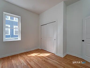 Building Photo - 522 Elm St