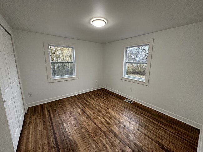 Building Photo - 519 Elgin St