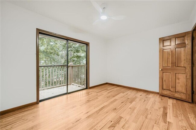 Building Photo - 570 Idlewood Dr NW