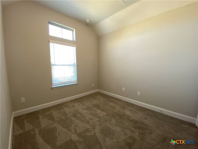 Building Photo - 1331 Hillsong St