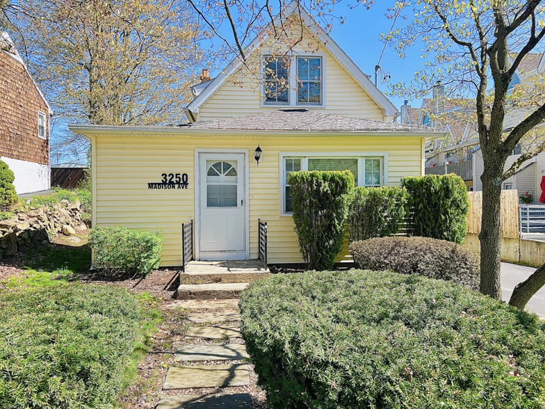 Primary Photo - 3250 Madison Ave
