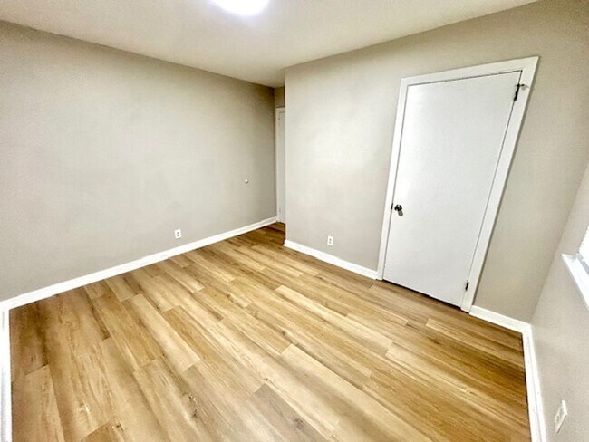 Building Photo - 2710 Scenic View Dr NW