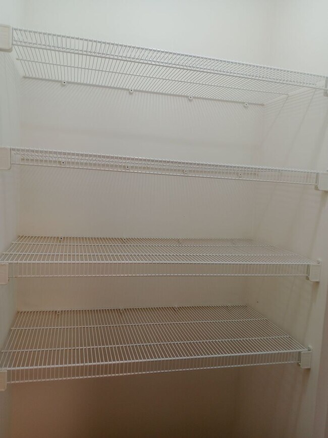 Building Photo - 1729-1731-1731 Louise Cir