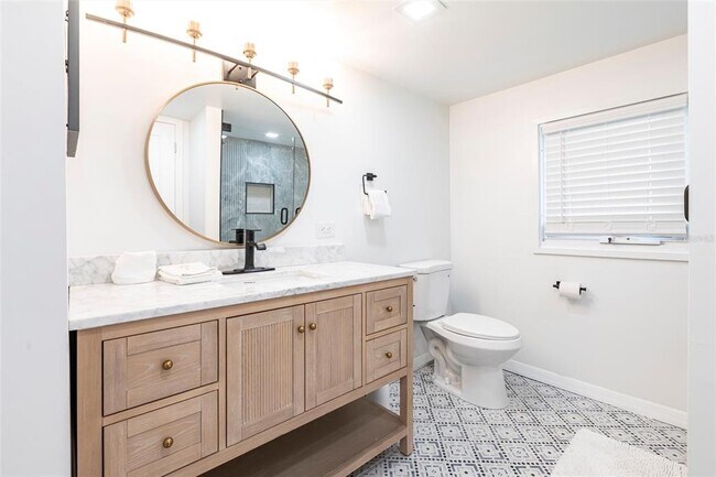 Building Photo - 640 Broadway St