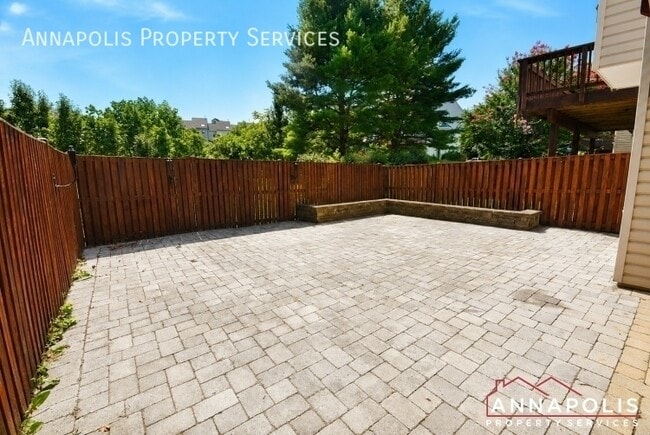 Building Photo - 888 Stonehurst Ct
