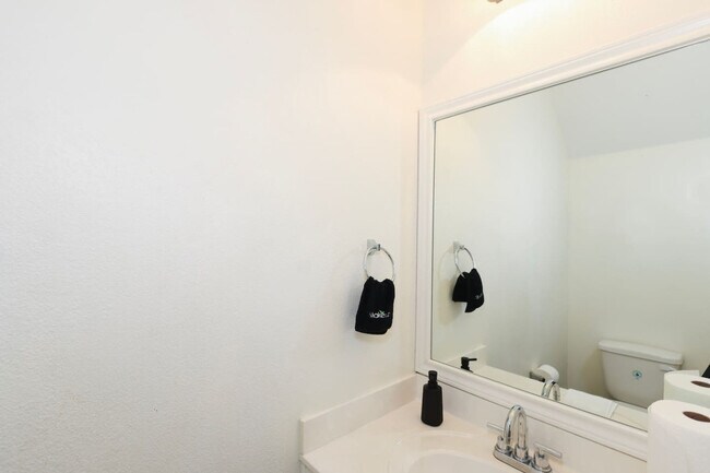 Building Photo - 2418 Allred Dr