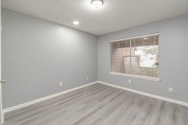 Building Photo - 12543 Wellington Park Dr