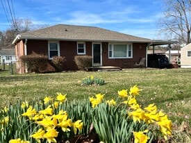 Building Photo - 617 Centeroak Dr