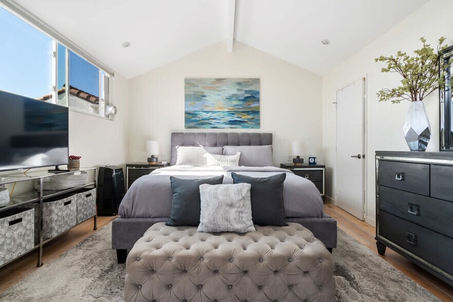 Building Photo - 301 Crocus Ct