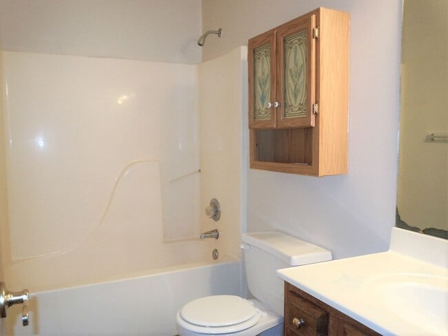 Building Photo - 3-4 Bedroom Executive Home on 5 Acres has 4 Baths and a 3 Car Garage!!