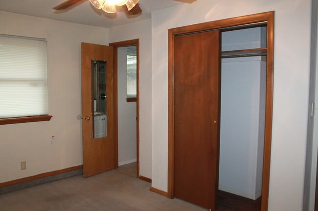 Building Photo - Fresh, Clean, Updated!