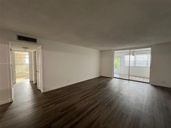 Building Photo - 501 NE 14th Ave