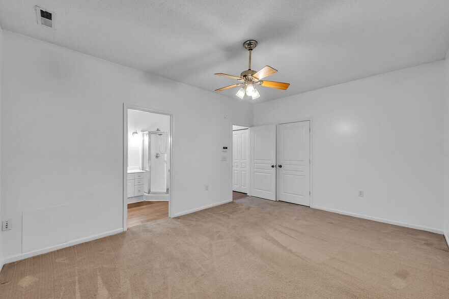 Building Photo - 5905 Echingham Dr