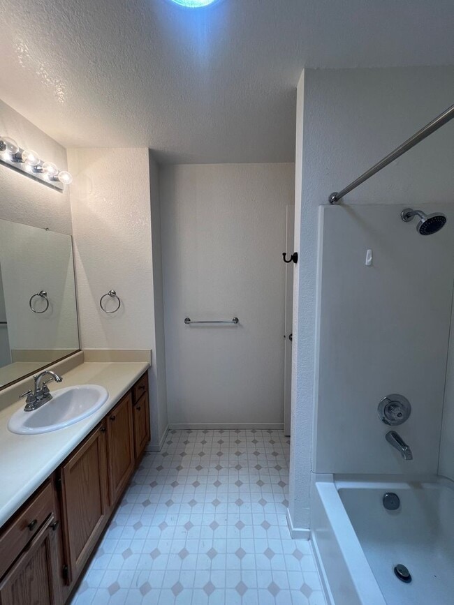 Building Photo - NICE 3 BEDROOM, 2.5 TOWNHOUSE W/ 2 CAR GAR...