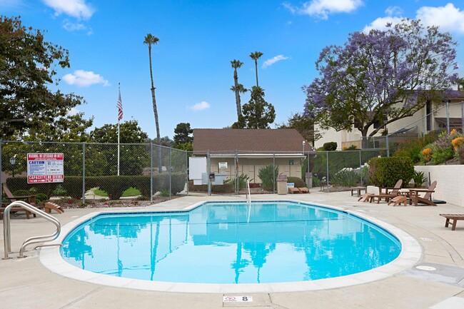 Building Photo - Updated Townhome in El Camino Club Estates!