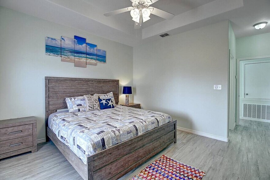 Building Photo - 1813 Eleventh Street-SI ID1023236P