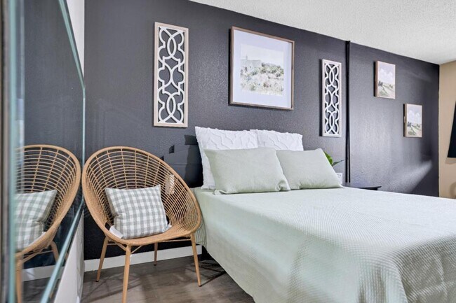 Building Photo - 905 Providence Blvd