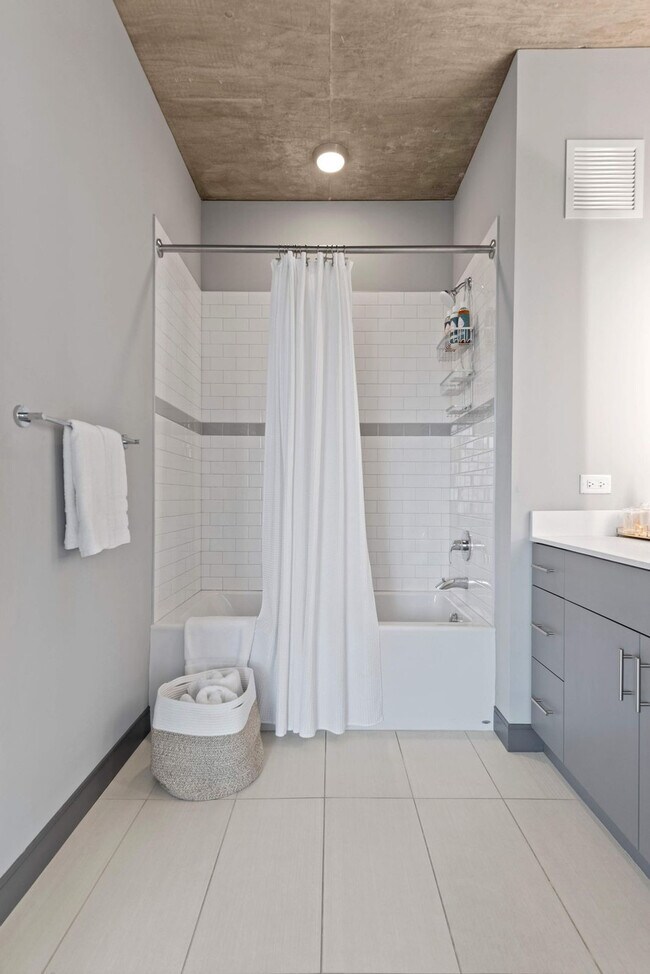 Building Photo - 1314 W Randolph St