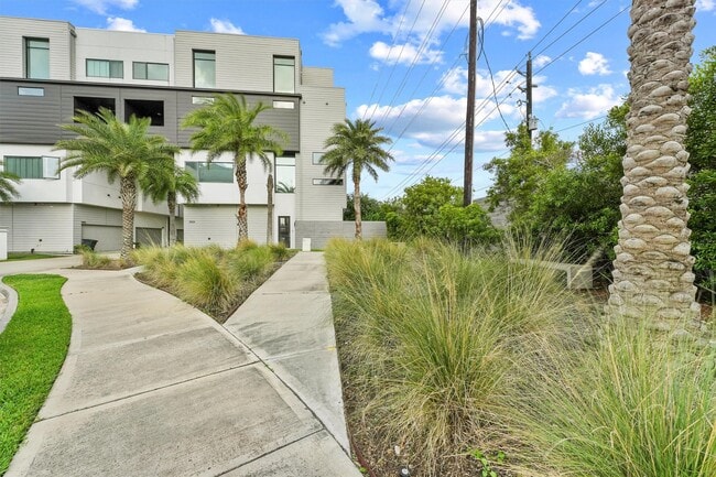 Building Photo - 5854 E Post Oak Ln