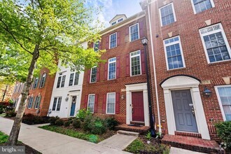 Building Photo - 906 W Glebe Rd