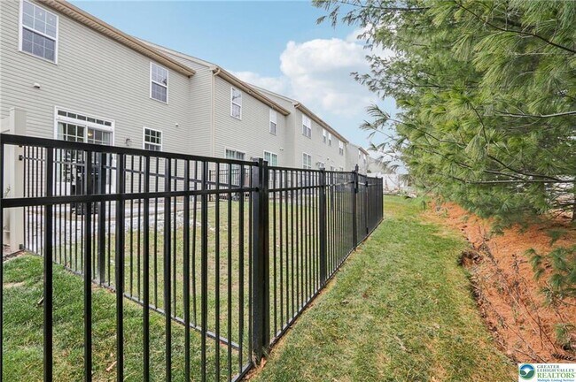 Building Photo - 270 Milkweed Dr