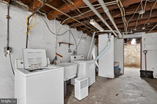 Building Photo - 2524 E Lehigh Ave