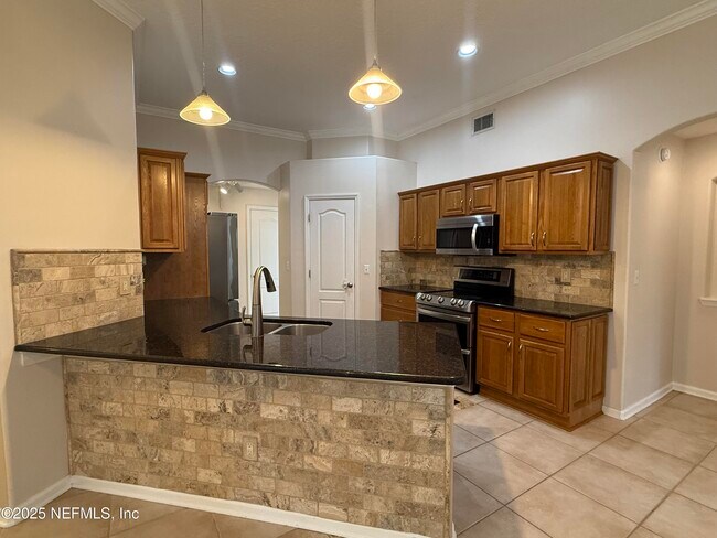 Building Photo - 12196 Lake Fern Dr