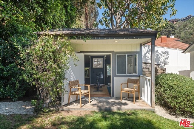 Building Photo - 2107 Coldwater Canyon Dr