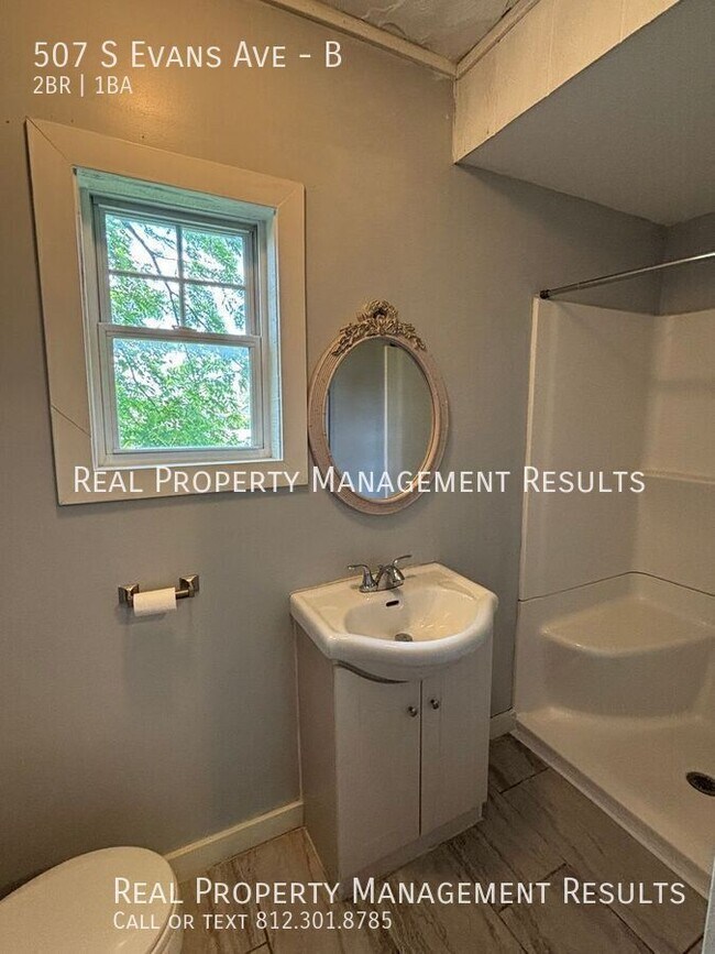 Building Photo - 507 S Evans Ave