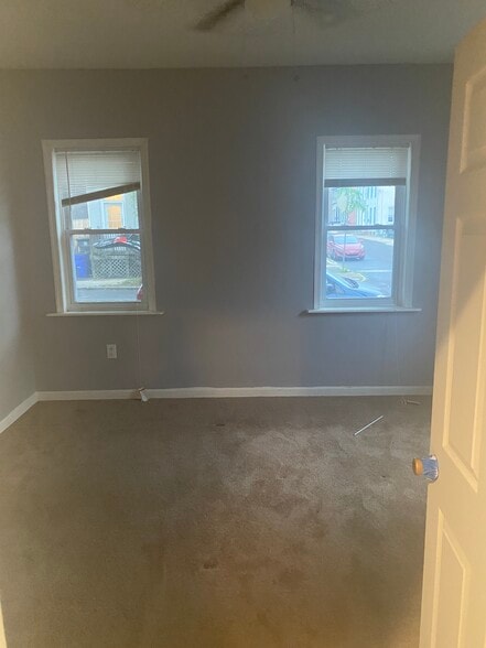 Building Photo - 564 King St