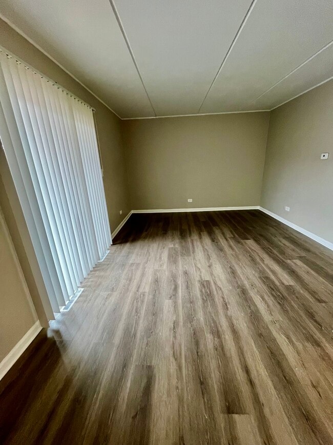 Building Photo - 914 School St